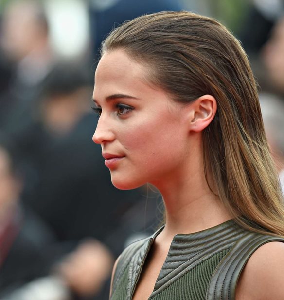 Alicia Vikander, &#x3C4;&#x3BF; &#x3C0;&#x3B9;&#x3BF; &#x3CC;&#x3BC;&#x3BF;&#x3C1;&#x3C6;&#x3BF; &#x3BA;&#x3BF;&#x3C1;&#x3AF;&#x3C4;&#x3C3;&#x3B9;