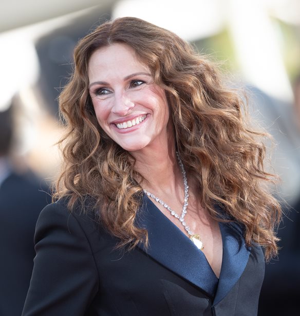 Julia Roberts&#xA0;| &#x397; selfie &#x3B3;&#x3B9;&#x3B1; &#x3C4;&#x3B1; &#x3B3;&#x3B5;&#x3BD;&#x3AD;&#x3B8;&#x3BB;&#x3B9;&#x3AC; &#x3C4;&#x3B7;&#x3C2; &#x3BC;&#x3B5; &#x3C4;&#x3B7;&#x3BD; Jennifer Aniston