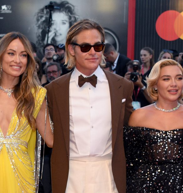 &#x397; Florence Pugh &#x3AD;&#x3C3;&#x3C0;&#x3B1;&#x3C3;&#x3B5; &#x3B5;&#x3C0;&#x3B9;&#x3C4;&#x3AD;&#x3BB;&#x3BF;&#x3C5;&#x3C2; &#x3C4;&#x3B7; &#x3C3;&#x3B9;&#x3C9;&#x3C0;&#x3AE; &#x3C4;&#x3B7;&#x3C2; &#x3B3;&#x3B9;&#x3B1; &#x3C4;&#x3B7; &#x3C3;&#x3C5;&#x3BC;&#x3BC;&#x3B5;&#x3C4;&#x3BF;&#x3C7;&#x3AE; &#x3C4;&#x3B7;&#x3C2; &#x3C3;&#x3C4;&#x3B7;&#x3BD; &#x3C4;&#x3B1;&#x3B9;&#x3BD;&#x3AF;&#x3B1; &quot;Don&#x27;t Worry Darling&quot;