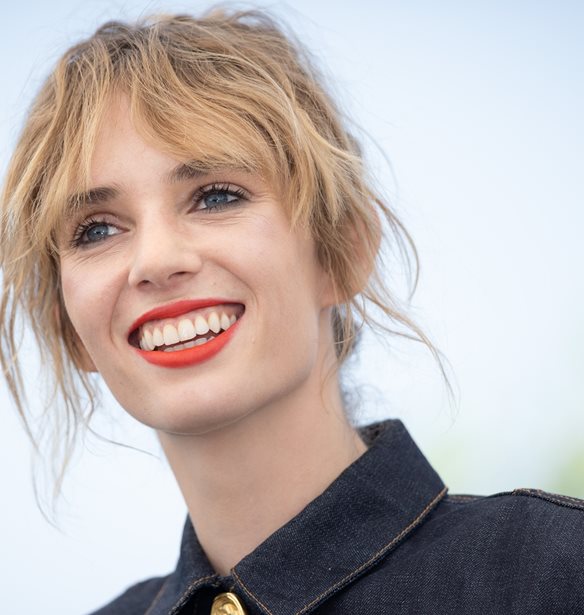 &#x3A6;&#x3B5;&#x3C3;&#x3C4;&#x3B9;&#x3B2;&#x3AC;&#x3BB; &#x39A;&#x3B1;&#x3BD;&#x3BD;&#x3CE;&#x3BD; | &#x397; Maya Hawke &#x3C7;&#x3BF;&#x3C1;&#x3B5;&#x3CD;&#x3B5;&#x3B9; &#x3C3;&#x3C4;&#x3BF; &#x3BA;&#x3CC;&#x3BA;&#x3BA;&#x3B9;&#x3BD;&#x3BF; &#x3C7;&#x3B1;&#x3BB;&#x3AF; &#x3BA;&#x3B1;&#x3B9; &#x3B3;&#x3AF;&#x3BD;&#x3B5;&#x3C4;&#x3B1;&#x3B9; viral