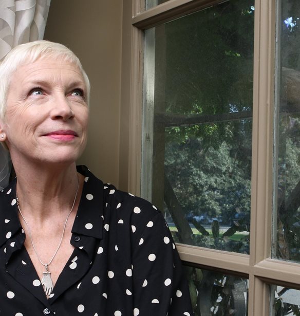 &#x397; Annie Lennox &#x3C3;&#x3C4;&#x3B1; 67 &#x3C4;&#x3B7;&#x3C2; &#x3B1;&#x3C0;&#x3AD;&#x3BA;&#x3C4;&#x3B7;&#x3C3;&#x3B5; &#x3C4;&#x3BF; &#x3C0;&#x3C1;&#x3CE;&#x3C4;&#x3BF; &#x3C4;&#x3B7;&#x3C2; &#x3C4;&#x3B1;&#x3C4;&#x3BF;&#x3C5;&#x3AC;&#x3B6;