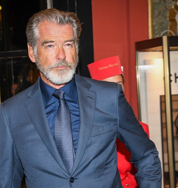 &#x39F; Pierce Brosnan &#x3B5;&#x3AF;&#x3BD;&#x3B1;&#x3B9; &#x3AD;&#x3BD;&#x3B1;&#x3C2; &#x3C0;&#x3B5;&#x3C1;&#x3AE;&#x3C6;&#x3B1;&#x3BD;&#x3BF;&#x3C2; &#x3C0;&#x3B1;&#x3C0;&#x3C0;&#x3BF;&#x3CD;&#x3C2; - &#x397; &#x3C6;&#x3C9;&#x3C4;&#x3BF;&#x3B3;&#x3C1;&#x3B1;&#x3C6;&#x3AF;&#x3B1; &#x3C4;&#x3BF;&#x3C5; 4&#x3BF;&#x3C5; &#x3B5;&#x3B3;&#x3B3;&#x3BF;&#x3BD;&#x3BF;&#x3CD; &#x3C4;&#x3BF;&#x3C5;