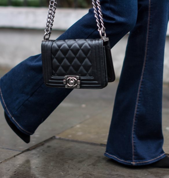 5 tips για να φορέσεις το παντελόνι- καμπάνα με στυλ