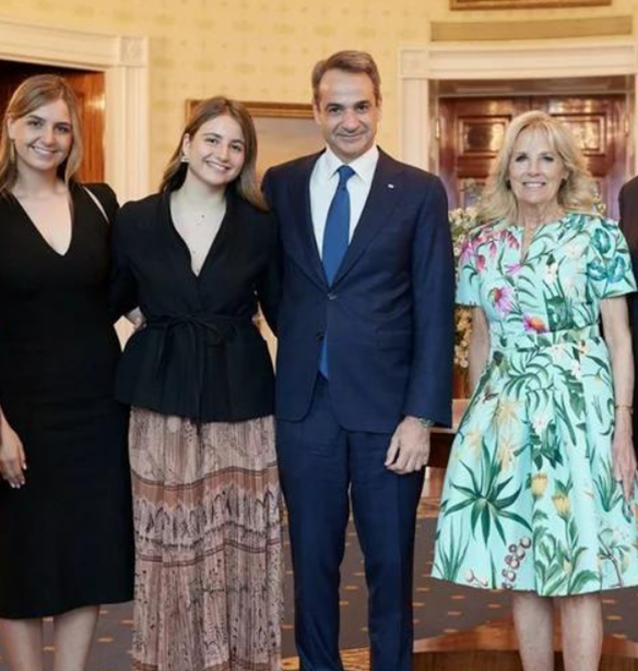 &#x38C;&#x3BB;&#x3B5;&#x3C2; &#x3BF;&#x3B9; &#x3C6;&#x3C9;&#x3C4;&#x3BF;&#x3B3;&#x3C1;&#x3B1;&#x3C6;&#x3AF;&#x3B5;&#x3C2; &#x3B1;&#x3C0;&#x3CC; &#x3C4;&#x3B7;&#x3BD; &#x3B5;&#x3C0;&#x3AF;&#x3C3;&#x3BA;&#x3B5;&#x3C8;&#x3B7; &#x3C4;&#x3B7;&#x3C2; &#x3BF;&#x3B9;&#x3BA;&#x3BF;&#x3B3;&#x3AD;&#x3BD;&#x3B5;&#x3B9;&#x3B1;&#x3C2; &#x39C;&#x3B7;&#x3C4;&#x3C3;&#x3BF;&#x3C4;&#x3AC;&#x3BA;&#x3B7; &#x3C3;&#x3C4;&#x3BF;&#x3BD; &#x39B;&#x3B5;&#x3C5;&#x3BA;&#x3CC; &#x39F;&#x3AF;&#x3BA;&#x3BF; &#x3BA;&#x3B1;&#x3B9; &#x3C4;&#x3B7; &#x3C3;&#x3C5;&#x3BD;&#x3AC;&#x3BD;&#x3C4;&#x3B7;&#x3C3;&#x3B7; &#x3BC;&#x3B5; &#x3C4;&#x3BF;&#x3BD; &#x3A0;&#x3C1;&#x3CC;&#x3B5;&#x3B4;&#x3C1;&#x3BF; Biden