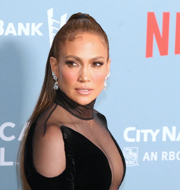 &#x397; Jennifer Lopez &#x3B5;&#x3C0;&#x3AD;&#x3C3;&#x3C4;&#x3C1;&#x3B5;&#x3C8;&#x3B5; &#x3C3;&#x3C4;&#x3B1; social media, &#x3B1;&#x3C0;&#x3BF;&#x3BA;&#x3B1;&#x3BB;&#x3CD;&#x3C0;&#x3C4;&#x3BF;&#x3BD;&#x3C4;&#x3B1;&#x3C2; &#x3C4;&#x3BF; &#x3BD;&#x3AD;&#x3BF; &#x3BC;&#x3B5;&#x3B3;&#x3AC;&#x3BB;&#x3BF; &#x3C4;&#x3B7;&#x3C2; &#x3C0;&#x3C1;&#x3CC;&#x3C4;&#x3B6;&#x3B5;&#x3BA;&#x3C4; &#x3C0;&#x3BF;&#x3C5; &#x3AD;&#x3C7;&#x3B5;&#x3B9; &#x3C3;&#x3C7;&#x3AD;&#x3C3;&#x3B7; &#x3BC;&#x3B5; &#x3C4;&#x3BF;&#x3BD; Ben Affleck