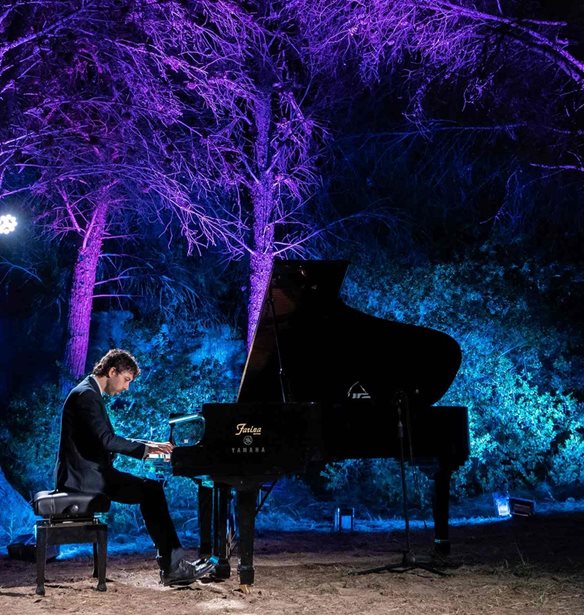 Piano City Athens | &#x3A4;&#x3B1; highlights &#x3BA;&#x3B1;&#x3B9; &#x3C4;&#x3BF; &#x3C0;&#x3C1;&#x3CC;&#x3B3;&#x3C1;&#x3B1;&#x3BC;&#x3BC;&#x3B1; &#x3C4;&#x3BF;&#x3C5; &#x3C6;&#x3B5;&#x3C3;&#x3C4;&#x3B9;&#x3B2;&#x3AC;&#x3BB; &#x3C0;&#x3BF;&#x3C5; &#x3C6;&#x3AD;&#x3C1;&#x3BD;&#x3B5;&#x3B9; &#x3C4;&#x3BF; &#x3C0;&#x3B9;&#x3AC;&#x3BD;&#x3BF; &#x3C3;&#x3B5; &#x3BA;&#x3AC;&#x3B8;&#x3B5; &#x3C3;&#x3B7;&#x3BC;&#x3B5;&#x3AF;&#x3BF; &#x3C4;&#x3B7;&#x3C2; &#x3C0;&#x3CC;&#x3BB;&#x3B7;&#x3C2;