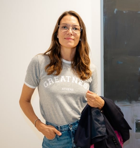 Βίκυ Καγιά | Το χειμερινό look με δερμάτινο shorts στο κέντρο της Αθήνας μαζί με την κόρη της, Μπιάνκα Κρασσά