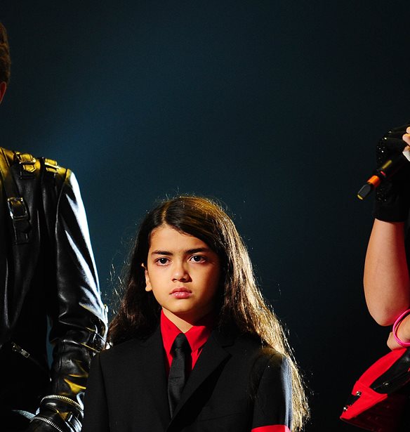 &#x397; &#x3C0;&#x3C1;&#x3CE;&#x3C4;&#x3B7; &#x3C4;&#x3B7;&#x3BB;&#x3B5;&#x3BF;&#x3C0;&#x3C4;&#x3B9;&#x3BA;&#x3AE; &#x3B5;&#x3BC;&#x3C6;&#x3AC;&#x3BD;&#x3B9;&#x3C3;&#x3B7; &#x3C4;&#x3BF;&#x3C5; Bigi &#x27;Blanket&#x27; Jackson, 13 &#x3C7;&#x3C1;&#x3CC;&#x3BD;&#x3B9;&#x3B1; &#x3BC;&#x3B5;&#x3C4;&#x3AC; &#x3C4;&#x3BF;&#x3BD; &#x3B8;&#x3AC;&#x3BD;&#x3B1;&#x3C4;&#x3BF; &#x3C4;&#x3BF;&#x3C5; &#x3C0;&#x3B1;&#x3C4;&#x3AD;&#x3C1;&#x3B1; &#x3C4;&#x3BF;&#x3C5;, Michael Jackson