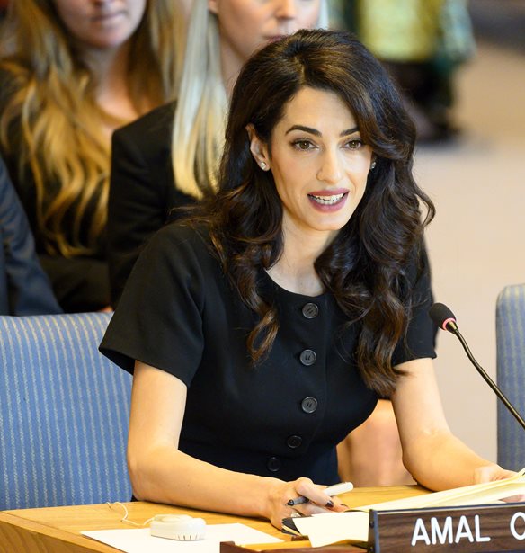 &#x3A4;&#x3BF; &#x3BC;&#x3B1;&#x3CD;&#x3C1;&#x3BF; &#x3C6;&#x3CC;&#x3C1;&#x3B5;&#x3BC;&#x3B1; &#x3C4;&#x3B7;&#x3C2; Amal Clooney &#x3C0;&#x3BF;&#x3C5; &#x3B8;&#x3B1; &#x3C6;&#x3BF;&#x3C1;&#x3AD;&#x3C3;&#x3BF;&#x3C5;&#x3BC;&#x3B5; &#x3C6;&#x3AD;&#x3C4;&#x3BF;&#x3C2; &#x3C4;&#x3B7;&#x3BD; &#x386;&#x3BD;&#x3BF;&#x3B9;&#x3BE;&#x3B7;