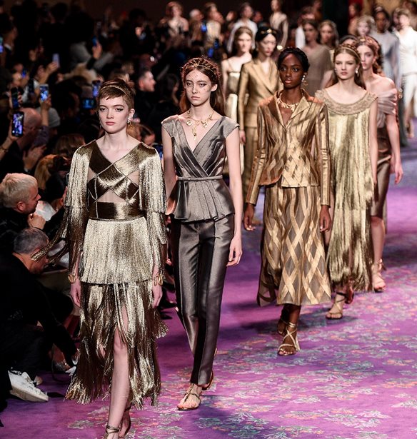 Η Maria Grazia Chiuri συνεργάστηκε με τη Judy Chicago για τη νέα της Haute Couture συλλογή