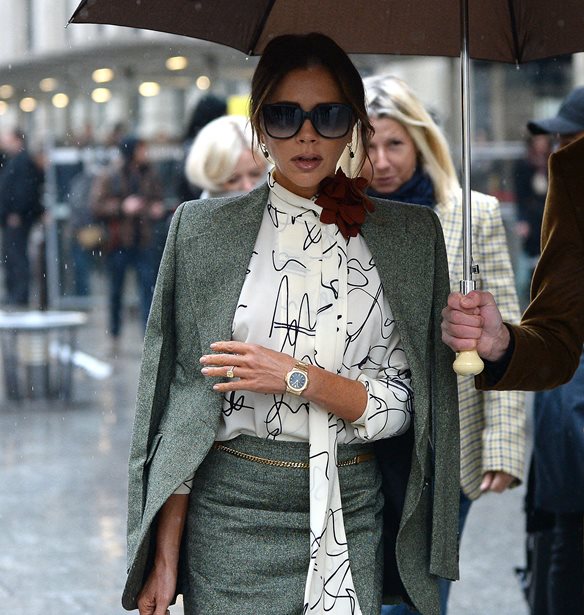 Victoria Beckham: Παραδίδει μαθήματα για άψογα office looks