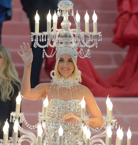 Tom Ford | &#x397; &#x3B1;&#x3C1;&#x3BD;&#x3B7;&#x3C4;&#x3B9;&#x3BA;&#x3AE; &#x3BA;&#x3C1;&#x3B9;&#x3C4;&#x3B9;&#x3BA;&#x3AE; &#x3C4;&#x3BF;&#x3C5; &#x3B3;&#x3B9;&#x3B1; &#x3C4;&#x3B7;&#x3BD; &#x3C0;&#x3B1;&#x3BB;&#x3B1;&#x3B9;&#x3CC;&#x3C4;&#x3B5;&#x3C1;&#x3B7; &quot;camp&quot; &#x3B5;&#x3BC;&#x3C6;&#x3AC;&#x3BD;&#x3B9;&#x3C3;&#x3B7; &#x3C4;&#x3B7;&#x3C2; Katy Perry &#x3C3;&#x3C4;&#x3BF; Met Gala