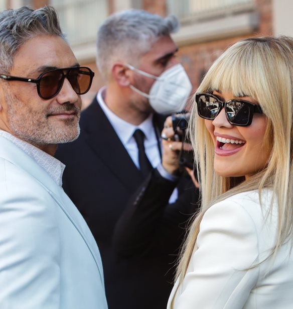 Rita Ora | &#x391;&#x3C1;&#x3C1;&#x3B1;&#x3B2;&#x3C9;&#x3BD;&#x3B9;&#x3AC;&#x3C3;&#x3C4;&#x3B7;&#x3BA;&#x3B5; &#x3C4;&#x3BF;&#x3BD; Taika Waititi