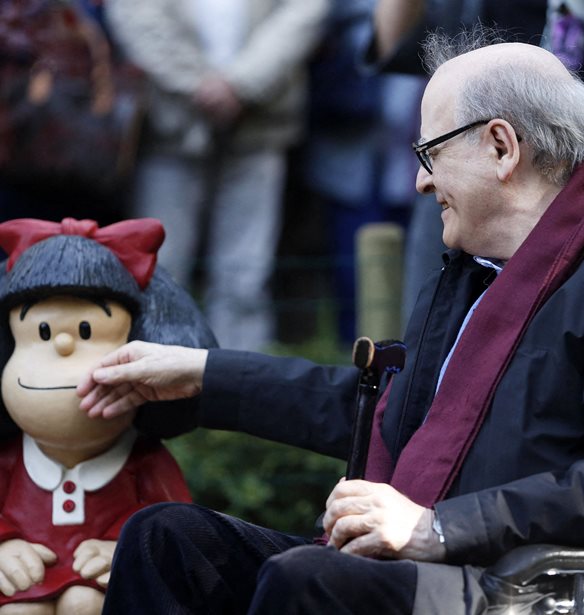 &#x388;&#x3C6;&#x3C5;&#x3B3;&#x3B5; &#x3B1;&#x3C0;&#x3CC; &#x3C4;&#x3B7; &#x3B6;&#x3C9;&#x3AE; &#x3BF; Quino, o &quot;&#x3BC;&#x3C0;&#x3B1;&#x3BC;&#x3C0;&#x3AC;&#x3C2;&quot; &#x3C4;&#x3B7;&#x3C2; &#x39C;&#x3B1;&#x3C6;&#x3AC;&#x3BB;&#x3BD;&#x3C4;&#x3B1;