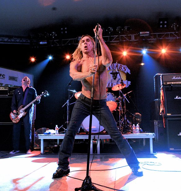 O Iggy Pop &#x3C4;&#x3C1;&#x3B1;&#x3B3;&#x3BF;&#x3C5;&#x3B4;&#x3AC;&#x3B5;&#x3B9; &#x3B3;&#x3B9;&#x3B1; &#x3C4;&#x3BF;&#x3BD; Matthew McConaughey