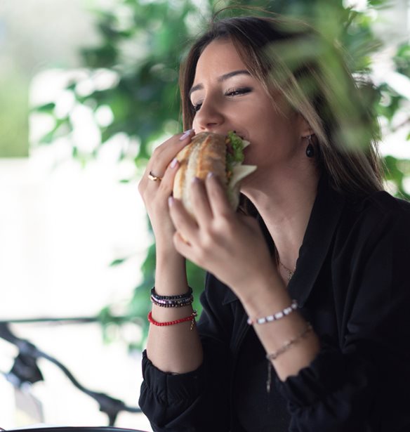 Γιατί πεινάω συνέχεια; 8 λόγοι που έχεις συνέχεια το φαγητό στο μυαλό σου