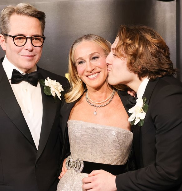 Sarah Jessica Parker | Με τον ενήλικο γιο της και τον σύζυγό της σε μία σημαντική στιγμή για την ίδια