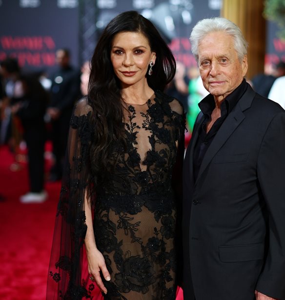 Catherine Zeta - Jones | &#x397; &quot;&#x3B4;&#x3CD;&#x3C3;&#x3BA;&#x3BF;&#x3BB;&#x3B7;&quot; &#x3C0;&#x3B1;&#x3C1;&#x3B1;&#x3B4;&#x3BF;&#x3C7;&#x3AE; &#x3B3;&#x3B9;&#x3B1; &#x3C4;&#x3B7; &#x3C3;&#x3C7;&#x3AD;&#x3C3;&#x3B7; &#x3C4;&#x3B7;&#x3C2; &#x3BC;&#x3B5; &#x3C4;&#x3BF;&#x3BD; Michael Douglas