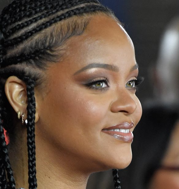 &#x393;&#x3B9;&#x3B1;&#x3C4;&#x3AF; &#x3B7; Rihanna &#x3B4;&#x3B5;&#x3BD; &#x3AD;&#x3C7;&#x3B5;&#x3B9; &#x3BA;&#x3C5;&#x3BA;&#x3BB;&#x3BF;&#x3C6;&#x3BF;&#x3C1;&#x3AE;&#x3C3;&#x3B5;&#x3B9; &#x3BD;&#x3AD;&#x3BF; &#x3AC;&#x3BB;&#x3BC;&#x3C0;&#x3BF;&#x3C5;&#x3BC; &#x3B5;&#x3B4;&#x3CE; &#x3BA;&#x3B1;&#x3B9; 6 &#x3C7;&#x3C1;&#x3CC;&#x3BD;&#x3B9;&#x3B1;