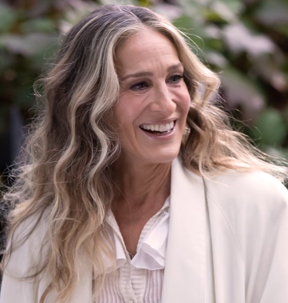 And Just Like That | &#x397; &#x3B5;&#x3C0;&#x3B9;&#x3C3;&#x3C4;&#x3C1;&#x3BF;&#x3C6;&#x3AE; &#x3C4;&#x3B7;&#x3C2; &#x3C0;&#x3B9;&#x3BF; iconic &#x3C4;&#x3C3;&#x3AC;&#x3BD;&#x3C4;&#x3B1;&#x3C2; &#x3BA;&#x3B1;&#x3B9; &#x3B7; &#x3C3;&#x3C5;&#x3BD;&#x3B5;&#x3C1;&#x3B3;&#x3B1;&#x3C3;&#x3AF;&#x3B1; &#x3C4;&#x3B7;&#x3C2; Sarah Jessica Parker &#x3BC;&#x3B5; &#x3C4;&#x3BF;&#x3BD; &#x3BF;&#x3AF;&#x3BA;&#x3BF; Fendi