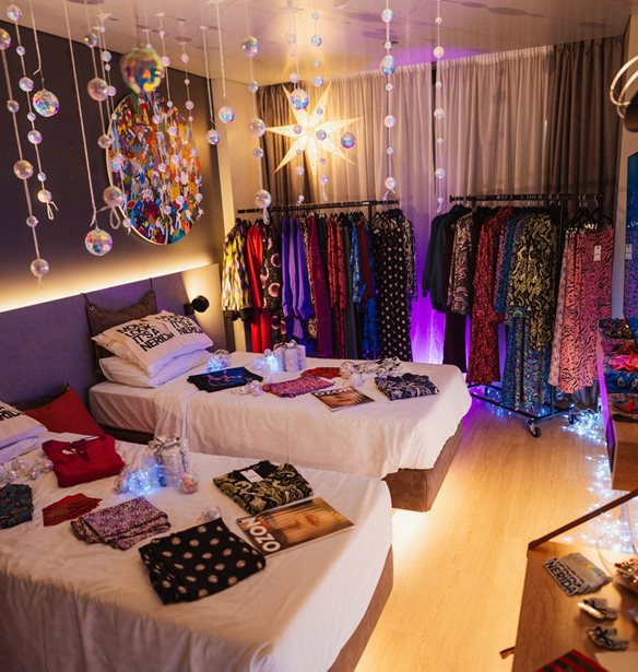 Fashion Room Service 2024 | &#x397; &#x3BC;&#x3B5;&#x3B3;&#x3B1;&#x3BB;&#x3CD;&#x3C4;&#x3B5;&#x3C1;&#x3B7; fashion &#x3B2;&#x3C1;&#x3B1;&#x3B4;&#x3B9;&#x3AC; &#x3C4;&#x3B7;&#x3C2; &#x391;&#x3B8;&#x3AE;&#x3BD;&#x3B1;&#x3C2; &#x3C3;&#x3C4;&#x3BF; &#x3C0;&#x3B9;&#x3BF; luxury pool rooftop
