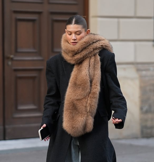 Γούνινο κασκόλ | Το ζεστό και cozy αξεσουάρ που χρειάζεσαι για τον χειμώνα