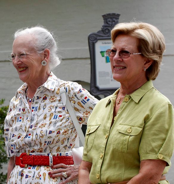 Family Reunion  | &#x397; &#x3C4;&#x3C1;&#x3C5;&#x3C6;&#x3B5;&#x3C1;&#x3AE; &#x3C3;&#x3C5;&#x3BD;&#x3AC;&#x3BD;&#x3C4;&#x3B7;&#x3C3;&#x3B7; &#x3C4;&#x3B7;&#x3C2; &#x386;&#x3BD;&#x3BD;&#x3B1;&#x3C2;- &#x39C;&#x3B1;&#x3C1;&#x3AF;&#x3B1;&#x3C2; &#x3BC;&#x3B5; &#x3C4;&#x3B9;&#x3C2; &#x3B1;&#x3B4;&#x3B5;&#x3C1;&#x3C6;&#x3AD;&#x3C2; &#x3C4;&#x3B7;&#x3C2;, &#x3B2;&#x3B1;&#x3C3;&#x3AF;&#x3BB;&#x3B9;&#x3C3;&#x3C3;&#x3B1; &#x39C;&#x3B1;&#x3C1;&#x3B3;&#x3B1;&#x3C1;&#x3AF;&#x3C4;&#x3B1; &#x3C4;&#x3B7;&#x3C2; &#x394;&#x3B1;&#x3BD;&#x3AF;&#x3B1;&#x3C2; &#x3BA;&#x3B1;&#x3B9; &#x3C0;&#x3C1;&#x3B9;&#x3B3;&#x3BA;&#x3AF;&#x3C0;&#x3B9;&#x3C3;&#x3C3;&#x3B1; &#x392;&#x3B5;&#x3BD;&#x3B5;&#x3B4;&#x3AF;&#x3BA;&#x3C4;&#x3B7;