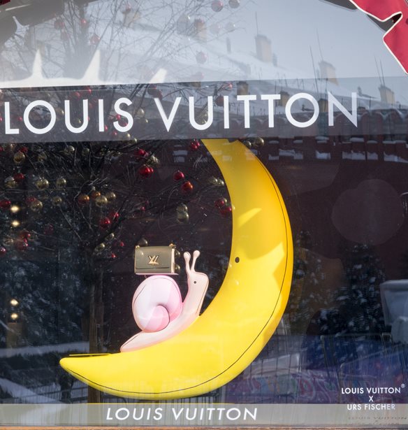 &#x397; LVMH &#x3B1;&#x3BD;&#x3B1;&#x3C3;&#x3C4;&#x3AD;&#x3BB;&#x3BB;&#x3B5;&#x3B9; &#x3C0;&#x3C1;&#x3BF;&#x3C3;&#x3C9;&#x3C1;&#x3B9;&#x3BD;&#x3AC; &#x3C4;&#x3B7; &#x3BB;&#x3B5;&#x3B9;&#x3C4;&#x3BF;&#x3C5;&#x3C1;&#x3B3;&#x3AF;&#x3B1; &#x3C4;&#x3C9;&#x3BD; &#x3BA;&#x3B1;&#x3C4;&#x3B1;&#x3C3;&#x3C4;&#x3B7;&#x3BC;&#x3AC;&#x3C4;&#x3C9;&#x3BD; &#x3C4;&#x3B7;&#x3C2; &#x3C3;&#x3C4;&#x3B7; &#x3A1;&#x3C9;&#x3C3;&#x3AF;&#x3B1;