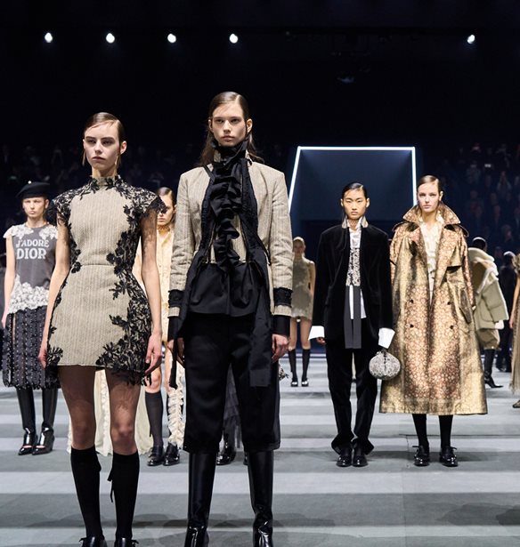 &#x397; F/W 2025-2026 &#x3C3;&#x3C5;&#x3BB;&#x3BB;&#x3BF;&#x3B3;&#x3AE; &#x3C4;&#x3BF;&#x3C5; &#x3BF;&#x3AF;&#x3BA;&#x3BF;&#x3C5; Dior &#x3B5;&#x3BC;&#x3C0;&#x3BD;&#x3AD;&#x3B5;&#x3C4;&#x3B1;&#x3B9; &#x3B1;&#x3C0;&#x3CC; &#x3C4;&#x3BF; &#x3AD;&#x3C1;&#x3B3;&#x3BF; &quot;Orlando&quot; &#x3C4;&#x3B7;&#x3C2; Virginia Wolf