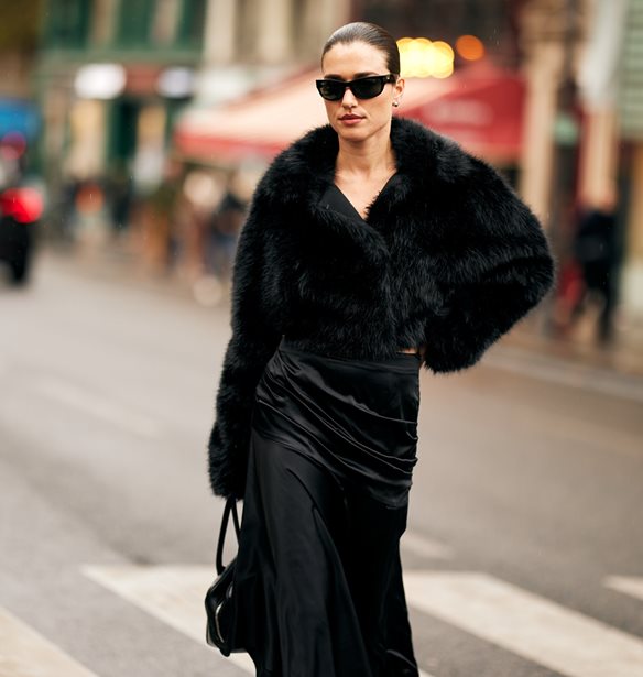 Halloween chic | 10 σέξι μαύρα φορέματα για σένα που δεν θες να ντυθείς κάτι τρομακτικό