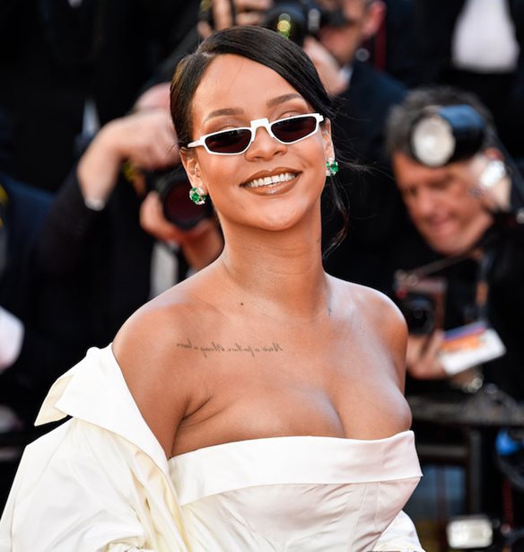 &#x397; Rihanna &#x3B4;&#x3AF;&#x3BD;&#x3B5;&#x3B9; &#x3C4;&#x3B7; &#x3B4;&#x3B9;&#x3BA;&#x3AE; &#x3C4;&#x3B7;&#x3C2; &#x3B1;&#x3C0;&#x3AC;&#x3BD;&#x3C4;&#x3B7;&#x3C3;&#x3B7; &#x3C3;&#x3C4;&#x3B1; &#x3C3;&#x3C7;&#x3CC;&#x3BB;&#x3B9;&#x3B1; &#x3B3;&#x3B9;&#x3B1; &#x3C4;&#x3B1; &#x3BA;&#x3B9;&#x3BB;&#x3AC; &#x3C4;&#x3B7;&#x3C2;
