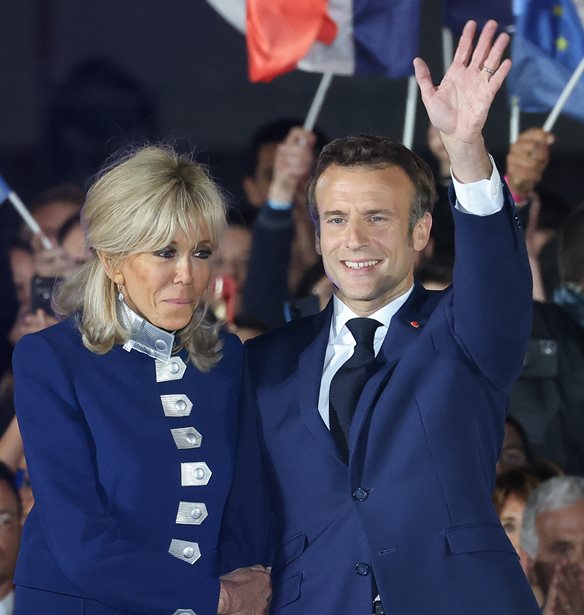 Brigitte Macron | &#x39F;&#x3B9; &#x3B4;&#x3B7;&#x3BB;&#x3CE;&#x3C3;&#x3B5;&#x3B9;&#x3C2; &#x3C4;&#x3B7;&#x3C2; &#x3A0;&#x3C1;&#x3CE;&#x3C4;&#x3B7;&#x3C2; &#x39A;&#x3C5;&#x3C1;&#x3AF;&#x3B1;&#x3C2; &#x3C4;&#x3B7;&#x3C2; &#x393;&#x3B1;&#x3BB;&#x3BB;&#x3AF;&#x3B1;&#x3C2; &#x3CD;&#x3C3;&#x3C4;&#x3B5;&#x3C1;&#x3B1; &#x3B1;&#x3C0;&#x3CC; &#x3C4;&#x3B7;&#x3BD; &#x3B5;&#x3C0;&#x3B1;&#x3BD;&#x3B5;&#x3BA;&#x3BB;&#x3BF;&#x3B3;&#x3AE; &#x3C4;&#x3BF;&#x3C5; &#x3C3;&#x3C5;&#x3B6;&#x3CD;&#x3B3;&#x3BF;&#x3C5; &#x3C4;&#x3B7;&#x3C2;, Emmanuel Macron