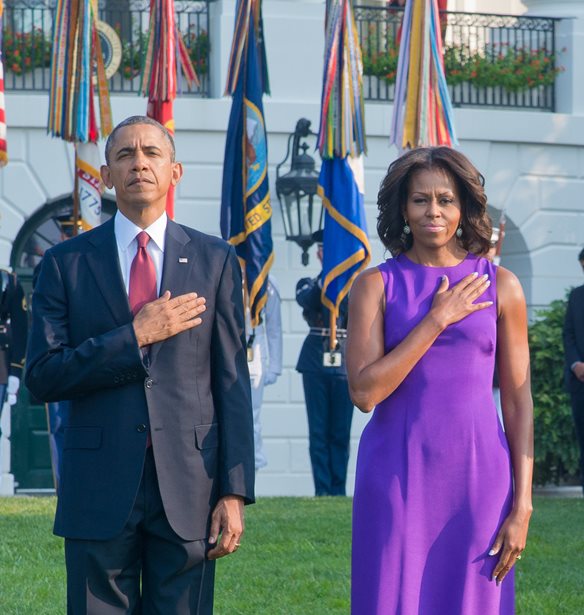 &#x39F; Barack &#x3BA;&#x3B1;&#x3B9; &#x3B7; Michelle Obama &#x3B8;&#x3C1;&#x3B7;&#x3BD;&#x3BF;&#x3CD;&#x3BD; &#x3C4;&#x3B1; &#x3B8;&#x3CD;&#x3BC;&#x3B1;&#x3C4;&#x3B1; &#x3C4;&#x3B7;&#x3C2; &#x39F;&#x3C5;&#x3B2;&#x3AC;&#x3BB;&#x3BD;&#x3C4;&#x3B5;