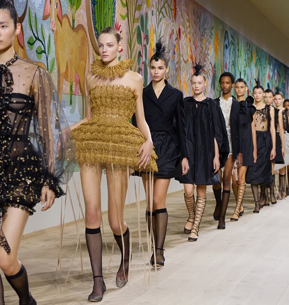 Dior Couture SS25 | &#x39C;&#x3AF;&#x3B1; &#x3C3;&#x3C5;&#x3BB;&#x3BB;&#x3BF;&#x3B3;&#x3AE; &#x3B1;&#x3C6;&#x3B9;&#x3B5;&#x3C1;&#x3C9;&#x3BC;&#x3AD;&#x3BD;&#x3B7; &#x3C3;&#x3C4;&#x3B7;&#x3BD; &#x3C0;&#x3B1;&#x3B9;&#x3B4;&#x3B9;&#x3BA;&#x3CC;&#x3C4;&#x3B7;&#x3C4;&#x3B1; &#x3BA;&#x3B1;&#x3B9; &#x3C4;&#x3B7;&#x3BD; &#x3B9;&#x3C3;&#x3C4;&#x3BF;&#x3C1;&#x3AF;&#x3B1; &#x3C4;&#x3B7;&#x3C2; &#x3BC;&#x3CC;&#x3B4;&#x3B1;&#x3C2;