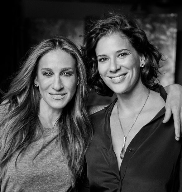 &#x3A4;&#x3BF; &#x3BD;&#x3AD;&#x3B1; &#x3B2;&#x3AE;&#x3BC;&#x3B1; &#x3C4;&#x3B7;&#x3C2; Sarah Jessica Parker, &#x3C4;&#x3B7; &#x3C6;&#x3AD;&#x3C1;&#x3BD;&#x3B5;&#x3B9; &#x3BB;&#x3AF;&#x3B3;&#x3BF; &#x3C0;&#x3B9;&#x3BF; &#x3BA;&#x3BF;&#x3BD;&#x3C4;&#x3AC; &#x3C3;&#x3C4;&#x3B7;&#x3BD; Carrie Bradshaw