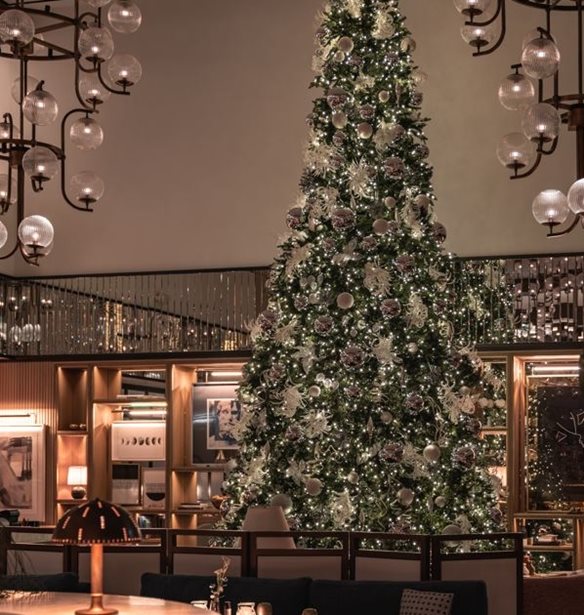 Four Seasons Astir Palace Hotel Athens | &#x396;&#x3AE;&#x3C3;&#x3B5; &#x3CC;&#x3BB;&#x3B7; &#x3C4;&#x3B7; &#x3BC;&#x3B1;&#x3B3;&#x3B5;&#x3AF;&#x3B1; &#x3C4;&#x3C9;&#x3BD; &#x3B3;&#x3B9;&#x3BF;&#x3C1;&#x3C4;&#x3CE;&#x3BD; &#x3C3;&#x3C4;&#x3B7;&#x3BD; &#x391;&#x3B8;&#x3B7;&#x3BD;&#x3B1;&#x3CA;&#x3BA;&#x3AE; &#x3A1;&#x3B9;&#x3B2;&#x3B9;&#x3AD;&#x3C1;&#x3B1;