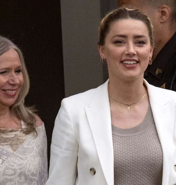&#x393;&#x3B9;&#x3B1;&#x3C4;&#x3AF; &#x3C4;&#x3BF; TikTok &#x3C0;&#x3B9;&#x3C3;&#x3C4;&#x3B5;&#x3CD;&#x3B5;&#x3B9; &#x3CC;&#x3C4;&#x3B9; &#x3B7; &#x3B4;&#x3B9;&#x3BA;&#x3B7;&#x3B3;&#x3CC;&#x3C1;&#x3BF;&#x3C2; &#x3C4;&#x3B7;&#x3C2; Amber Heard &#x3B5;&#x3AF;&#x3BD;&#x3B1;&#x3B9; &#x3BC;&#x3B5;&#x3B3;&#x3AC;&#x3BB;&#x3B7; fan &#x3C4;&#x3BF;&#x3C5; Johnny Depp;