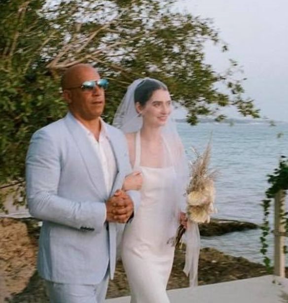 &#x397; &#x3C3;&#x3C5;&#x3B3;&#x3BA;&#x3B9;&#x3BD;&#x3B7;&#x3C4;&#x3B9;&#x3BA;&#x3AE; &#x3C3;&#x3C4;&#x3B9;&#x3B3;&#x3BC;&#x3AE; &#x3C0;&#x3BF;&#x3C5; &#x3BF; Vin Diesel &#x3C3;&#x3C5;&#x3BD;&#x3BF;&#x3B4;&#x3B5;&#x3CD;&#x3B5;&#x3B9; &#x3C4;&#x3B7;&#x3BD; &#x3BA;&#x3CC;&#x3C1;&#x3B7; &#x3C4;&#x3BF;&#x3C5; Paul Walker &#x3C3;&#x3C4;&#x3BF;&#x3BD; &#x3B3;&#x3AC;&#x3BC;&#x3BF; &#x3C4;&#x3B7;&#x3C2;