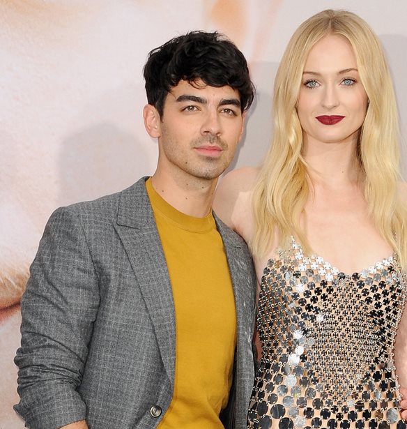 Joe Jonas - Sophie Turner | &#x3A7;&#x3C9;&#x3C1;&#x3AF;&#x3B6;&#x3BF;&#x3C5;&#x3BD; &#x3BC;&#x3B5;&#x3C4;&#x3AC; &#x3B1;&#x3C0;&#x3CC; 4 &#x3C7;&#x3C1;&#x3CC;&#x3BD;&#x3B9;&#x3B1; &#x3B3;&#x3AC;&#x3BC;&#x3BF;&#x3C5;