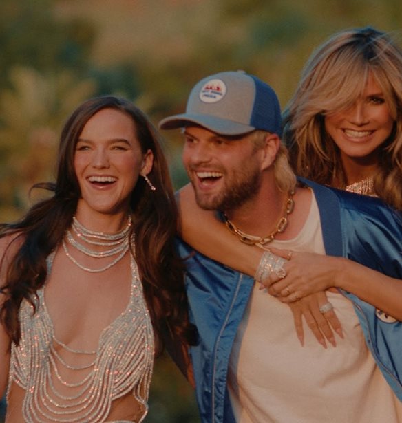 Heidi Klum | &#x3A0;&#x3C1;&#x3C9;&#x3C4;&#x3B1;&#x3B3;&#x3C9;&#x3BD;&#x3B9;&#x3C3;&#x3C4;&#x3B5;&#x3AF; &#x3C3;&#x3C4;&#x3BF; &#x3BD;&#x3AD;&#x3BF; video clip &#x3C4;&#x3C9;&#x3BD; Sofi Tukker