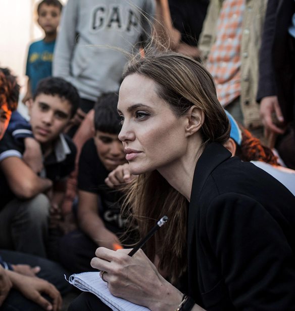 Angelina Jolie | &#x397; &#x3B5;&#x3C0;&#x3AF;&#x3C3;&#x3BA;&#x3B5;&#x3C8;&#x3B7;-&#x3AD;&#x3BA;&#x3C0;&#x3BB;&#x3B7;&#x3BE;&#x3B7; &#x3C3;&#x3C4;&#x3B7;&#x3BD; &#x39F;&#x3C5;&#x3BA;&#x3C1;&#x3B1;&#x3BD;&#x3AF;&#x3B1;