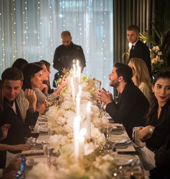&#x3A4;&#x3BF; &#x3BB;&#x3B1;&#x3BC;&#x3C0;&#x3B5;&#x3C1;&#x3CC; Christmas dinner &#x3C4;&#x3BF;&#x3C5; &#x3BF;&#x3AF;&#x3BA;&#x3BF;&#x3C5; Parfums Christian Dior &#x3C3;&#x3C4;&#x3BF; Ath&#xE9;n&#xE9;e