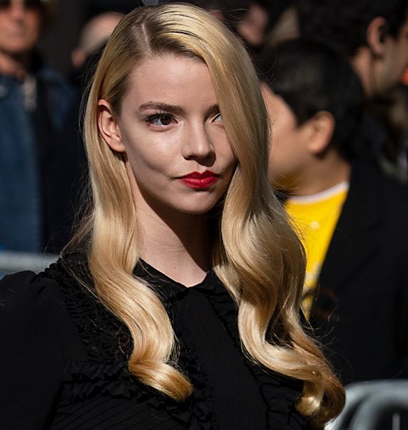 Anya Taylor-Joy | &#x392;&#x3C1;&#x3AF;&#x3C3;&#x3BA;&#x3B5;&#x3C4;&#x3B1;&#x3B9; &#x3C3;&#x3C4;&#x3B7;&#x3BD; &#x391;&#x3B8;&#x3AE;&#x3BD;&#x3B1; &#x3B3;&#x3B9;&#x3B1; &#x3C4;&#x3BF; &#x3C3;&#x3CC;&#x3BF;&#x3C5; &#x3C4;&#x3BF;&#x3C5; Dior