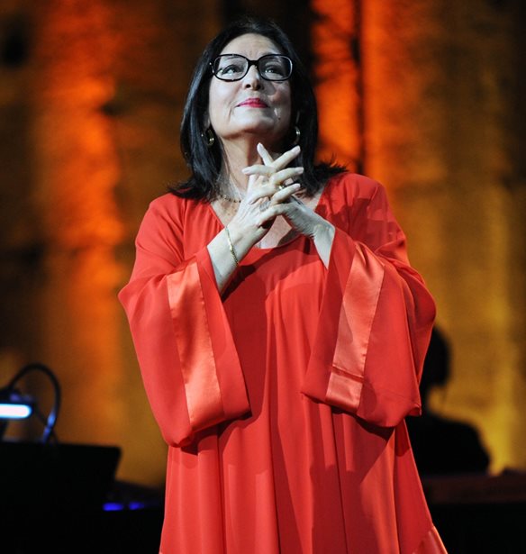 Νάνα Μούσχουρη | Μία Ελληνίδα ανάμεσα στους θρύλους της Γαλλίας