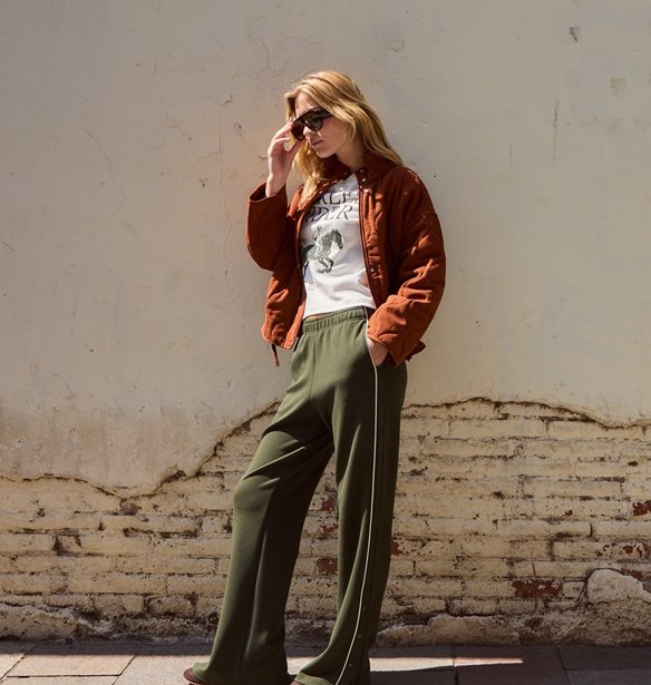 Stradivarius | &#x397; &#x3BD;&#x3AD;&#x3B1; capsule Casual Sport &#x3C3;&#x3C5;&#x3BB;&#x3BB;&#x3BF;&#x3B3;&#x3AE; &#x3C3;&#x3C5;&#x3BD;&#x3B4;&#x3C5;&#x3AC;&#x3B6;&#x3B5;&#x3B9; &#x3C4;&#x3B7;&#x3BD; &#x3AC;&#x3BD;&#x3B5;&#x3C3;&#x3B7; &#x3BC;&#x3B5; &#x3C4;&#x3BF; &#x3C3;&#x3C4;&#x3B9;&#x3BB;