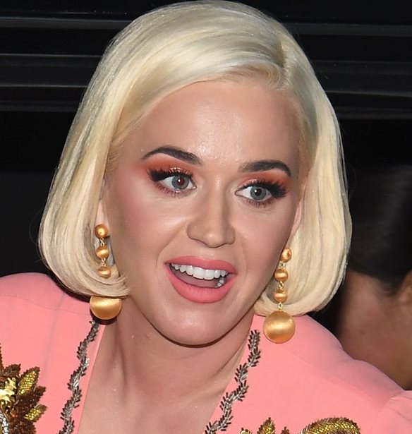 Katy Perry | &#x3A4;&#x3B9; &#x3B1;&#x3C0;&#x3BF;&#x3BA;&#x3AC;&#x3BB;&#x3C5;&#x3C8;&#x3B5; &#x3B7; &#x3C0;&#x3BF;&#x3C0; &#x3C3;&#x3C4;&#x3B1;&#x3C1; &#x3B3;&#x3B9;&#x3B1; &#x3C4;&#x3B7;&#x3BD; 9 &#x3BC;&#x3B7;&#x3BD;&#x3CE;&#x3BD; &#x3BA;&#x3CC;&#x3C1;&#x3B7; &#x3C4;&#x3B7;&#x3C2;