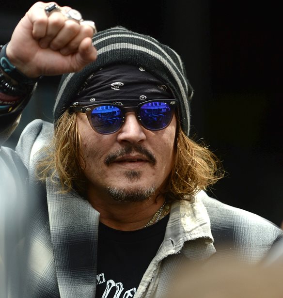 Johnny Depp | &#x39F;&#x3B9; &#x3C3;&#x3C4;&#x3AF;&#x3C7;&#x3BF;&#x3B9; &#x3B3;&#x3B9;&#x3B1; &#x3C4;&#x3B7;&#x3BD; Amber Heard &#x3C3;&#x3C4;&#x3B1; &#x3C4;&#x3C1;&#x3B1;&#x3B3;&#x3BF;&#x3CD;&#x3B4;&#x3B9;&#x3B1; &#x3C4;&#x3BF;&#x3C5; &#x3BD;&#x3AD;&#x3BF;&#x3C5; &#x3AC;&#x3BB;&#x3BC;&#x3C0;&#x3BF;&#x3C5;&#x3BC; &#x3C4;&#x3BF;&#x3C5; &#x3BC;&#x3B5; &#x3C4;&#x3BF;&#x3BD; Jeff Beck