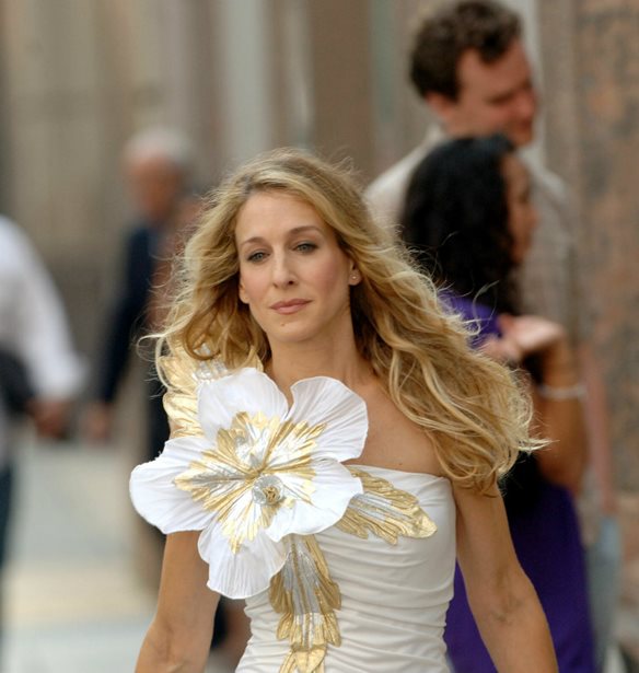 &#x397; Sarah Jessica Parker &#x3B1;&#x3C0;&#x3B1;&#x3BD;&#x3C4;&#x3AC;&#x3B5;&#x3B9; &#x3C0;&#x3C1;&#x3CE;&#x3C4;&#x3B7; &#x3C6;&#x3BF;&#x3C1;&#x3AC; &#x3B3;&#x3B9;&#x3B1; &#x3C4;&#x3B1; &#x3B4;&#x3B9;&#x3B1;&#x3C6;&#x3BF;&#x3C1;&#x3B5;&#x3C4;&#x3B9;&#x3BA;&#x3BF;&#x3CD; &#x3C7;&#x3C1;&#x3CE;&#x3BC;&#x3B1;&#x3C4;&#x3BF;&#x3C2; &#x3C0;&#x3AD;&#x3B4;&#x3B9;&#x3BB;&#x3B1; &#x3C4;&#x3B7;&#x3C2; Carrie Bradshaw