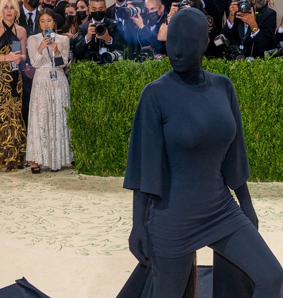 &#x3A4;&#x3BF; &#x3BC;&#x3C5;&#x3C3;&#x3C4;&#x3AE;&#x3C1;&#x3B9;&#x3BF; &#x3BB;&#x3CD;&#x3B8;&#x3B7;&#x3BA;&#x3B5; | &#x3A0;&#x3BF;&#x3B9;&#x3B1; &#x3AE;&#x3C4;&#x3B1;&#x3BD; &#x3B7; &#x3AD;&#x3BC;&#x3C0;&#x3BD;&#x3B5;&#x3C5;&#x3C3;&#x3B7; &#x3C0;&#x3AF;&#x3C3;&#x3C9; &#x3B1;&#x3C0;&#x3CC; &#x3C4;&#x3B7;&#x3BD; &#x3B1;&#x3BC;&#x3C6;&#x3B9;&#x3BB;&#x3B5;&#x3B3;&#x3CC;&#x3BC;&#x3B5;&#x3BD;&#x3B7; &#x3B5;&#x3BC;&#x3C6;&#x3AC;&#x3BD;&#x3B9;&#x3C3;&#x3B7; &#x3C4;&#x3B7;&#x3C2; Kim Kardashian &#x3C3;&#x3C4;&#x3BF; Met Gala