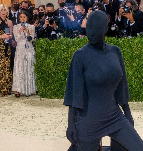 &#x397; Kim Kardashian &#x3B1;&#x3C0;&#x3BF;&#x3BA;&#x3AC;&#x3BB;&#x3C5;&#x3C8;&#x3B5; &#x3CC;&#x3C4;&#x3B9; &#x3B4;&#x3B5;&#x3BD; &#x3AE;&#x3B8;&#x3B5;&#x3BB;&#x3B5; &#x3BD;&#x3B1; &#x3C6;&#x3BF;&#x3C1;&#x3AD;&#x3C3;&#x3B5;&#x3B9; &#x3C4;&#x3B7; &#x3BC;&#x3AC;&#x3C3;&#x3BA;&#x3B1; &#x3C3;&#x3C4;&#x3B7; &#x3B8;&#x3C1;&#x3C5;&#x3BB;&#x3B9;&#x3BA;&#x3AE; &#x3B5;&#x3BC;&#x3C6;&#x3AC;&#x3BD;&#x3B9;&#x3C3;&#x3B7; &#x3C3;&#x3C4;&#x3BF; &#x39C;&#x395;&#x3A4; Gala